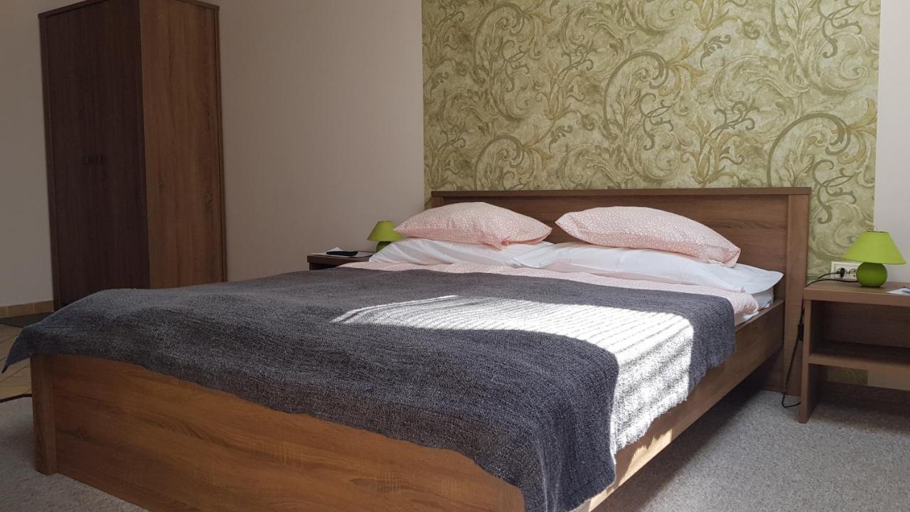 Vegvar Delux Apartman Gyula Exteriér fotografie